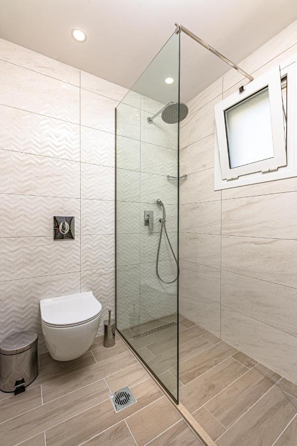 Breeze Luxury Laganas